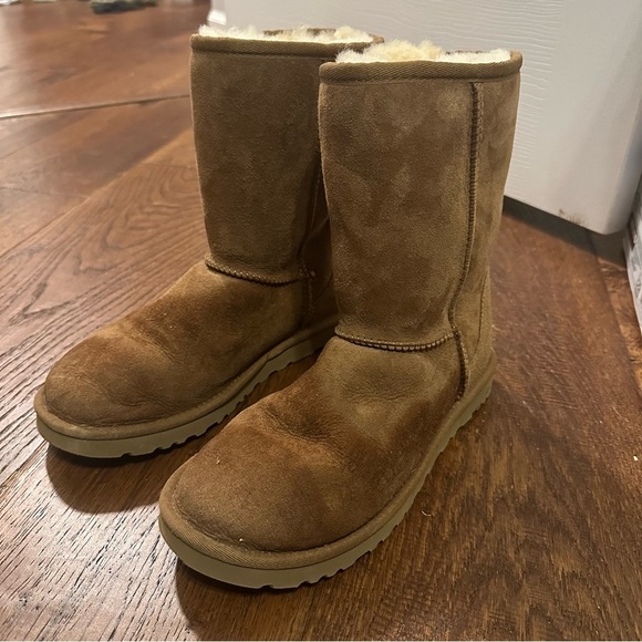 UGG Suede Classic Short Boot Medium Chestnut Brown Size 7 - Picture 1 of 8